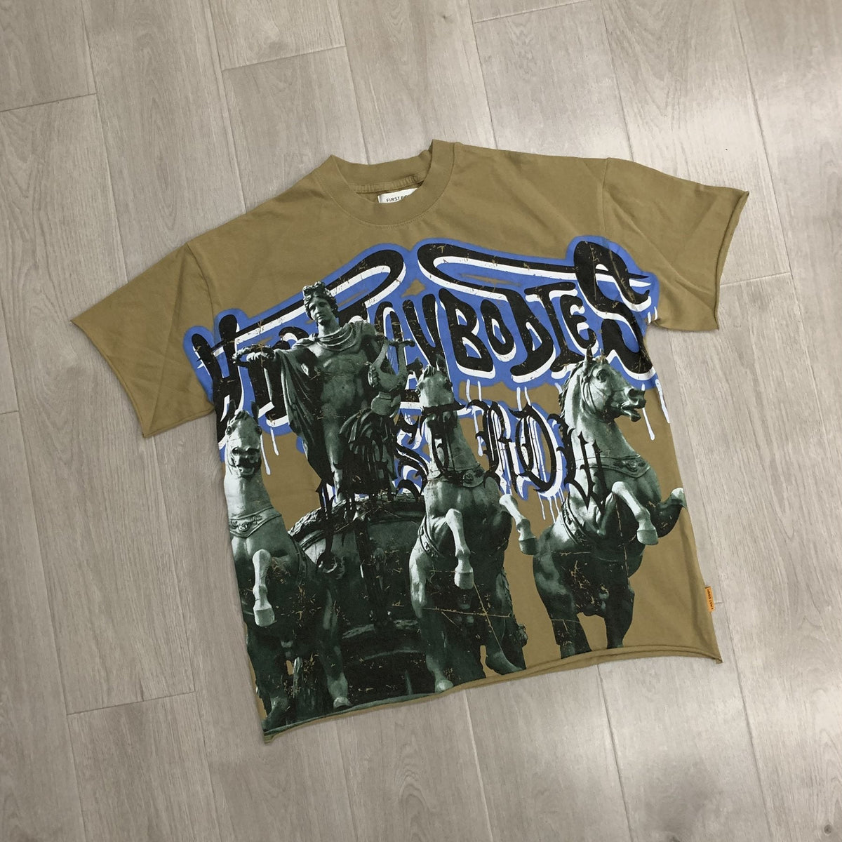 FIRST ROW Bodies Crop Graphic T-Shirt